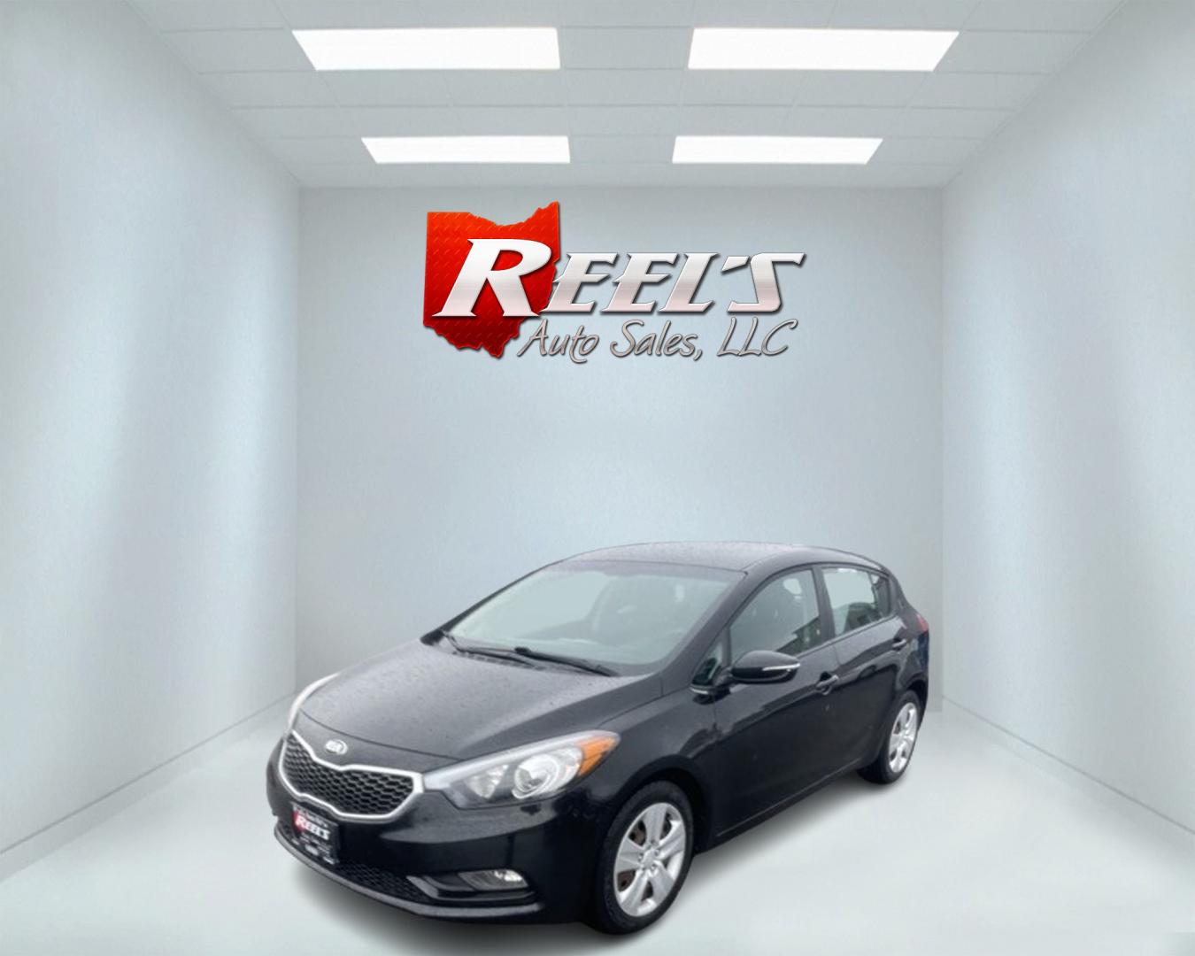 2016 Black /Black Kia Forte 5-Door LX (KNAFK5A8XG5) with an 2.0L I4 DOHC 16V engine, 6-Speed Automatic transmission, located at 547 E. Main St., Orwell, OH, 44076, (440) 437-5893, 41.535435, -80.847855 - This 2016 Kia Forte 5-Door with a 2.0 GDI engine and 6-speed automatic transmission provides a balanced blend of performance and efficiency, making it a compelling choice for those seeking a practical yet enjoyable driving experience. It is well-equipped with modern safety and comfort features, incl - Photo#0